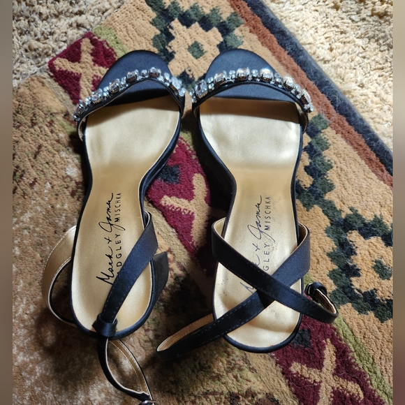 Heels - Picture 6 of 7